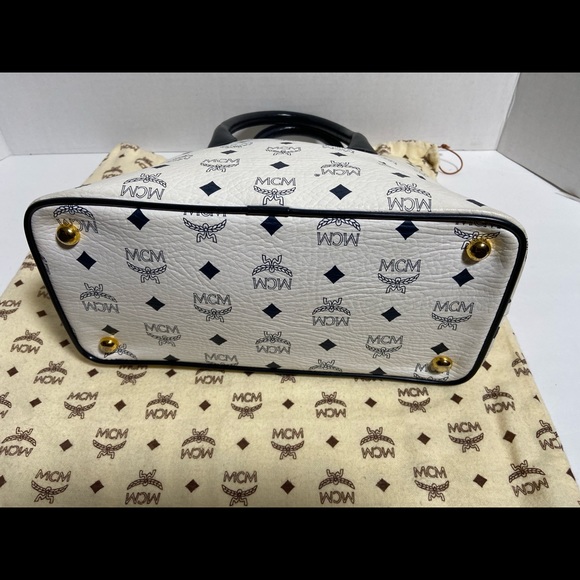 💯 Authentic MCM Blue &White Alma Patern Bag👛 - Picture 4 of 7